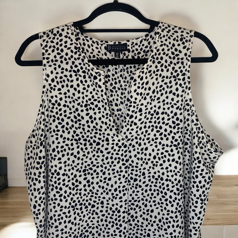 Bobeau Sleeveless Black and White Blouse - Picture 5 of 7